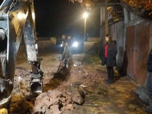 Vatandaşları İçin Gece Boyu Ekiplerin Başında Durdu