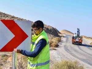 Başkent’te Trafik Levhasız Yol Kalmayacak
