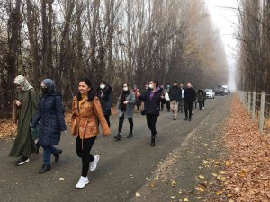 Öğretmenler Sis Altında Doğa Yürüyüşü Yaptı