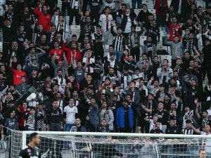 Beşiktaşlı Taraftarlardan Futbolculara Tepki