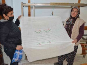 300 Yıllık Gelenekle Ev Ekonomisine Katkıda Bulunuyor