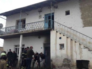 Demirözü’nde 2 Katlı Müstakil Ev Yandı