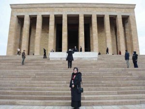 Bayburt’ta Yılın Öğretmeni Elif İ̇slam Erel Oldu