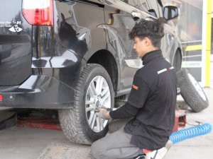 Zorunlu Kış Lastiği Uygulaması Öncesi Oto Lastikçilerde Yoğunluk