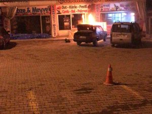 Artvin’de Park Halindeki Araç Yandı