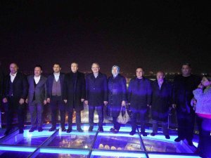 Diyarbakır’da Dicle Nehri Kıyısında ‘Cam Teras’ Açıldı