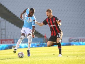 Spor Toto Süper Lig: Fatih Karagümrük: 0 - Trabzonspor: 1 (İ̇lk Yarı)