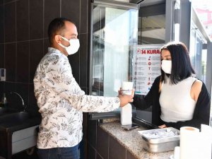 Konyaaltı’ndan Öğrencilere Ücretsiz Çorba Ve Çay İkramı