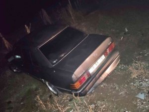 Otomobil Şarampole Düştü, Burnu Bile Kanamadan Kurtuldu