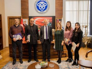 Ebyü’de Eğitmenlere Teşekkür Belgesi Verildi