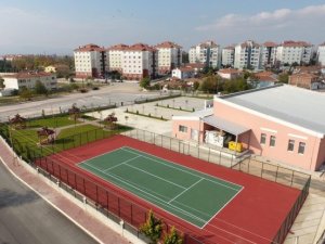 Suluova’da Tenis Kortunun Yapımı Tamamlandı