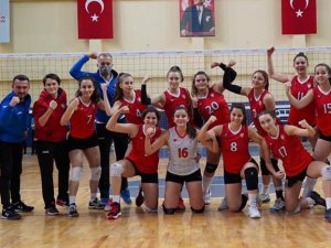 Filenin Şimşekleri Evinde İlk Galibiyetini Aldı