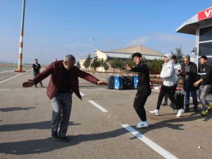 Olimpiyat Kotası Alan Furkan, Başarısını Davul Zurna Eşliğinde Oynayarak Kutladı