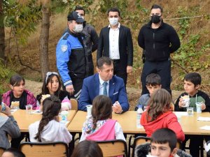 Cizre’de Öğrenciler Önce Polis Araçlarını Tanıdı Sonra Polislerle Piknik Yaptı