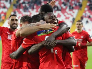 Max Gradel, Sezonun En İyi Performansını Sergiledi