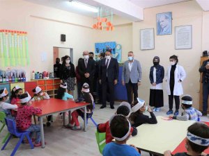 Başkan Yılmaz’dan Öğrencilere Diş Bakım Seti