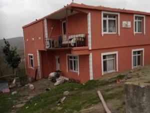 Etkisini Gösteren Lodos Binanın Çatısını Uçurdu