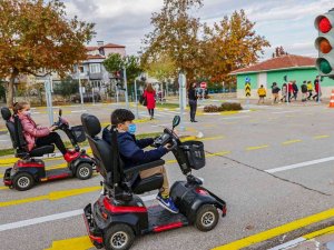 Trafik Kurallarını Eğlenerek Öğreniyorlar