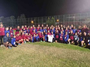 A Milli Kadın Futbol Takımı, Kır Çiçekleri İle Buluştu