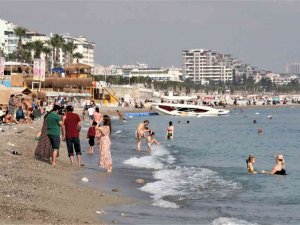 Antalya Turizmde Akdeniz’e Kıyısı Olan Rakiplerini Geride Bıraktı