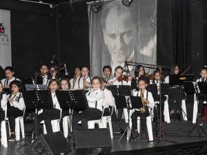 Kemer Gençlik Orkestrasından “Nereden Nereye” Konseri