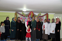 Vali Eşinden Kız Kuran Kursuna Ziyaret