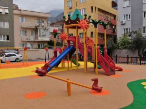 Yunusemre Belediyesi Parklara Yenileme