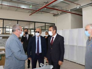 Meslek Lisesi Öğrencileri Kütüphane Mobilyası Üretiyor