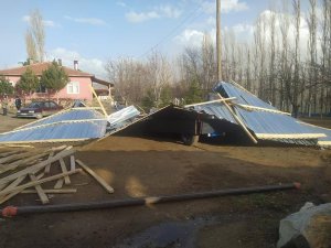 Üzerine Saç Düşen Çocuk Ağır Yaralandı