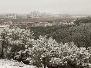 Sivas’ta Mevsimin İlk Karı Düştü
