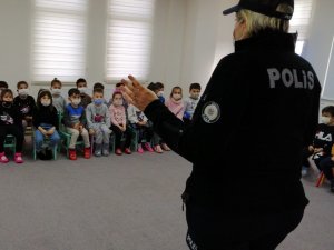 Pursaklar Belediyesi Nezaket Okulu’nda Miniklere Meslekler Tanıtılıyor