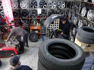 Lastikçilerde ‘Kış’ Mesaisi