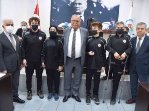 Paralimpik Yelken Takımı Mecliste Ödüllendirildi