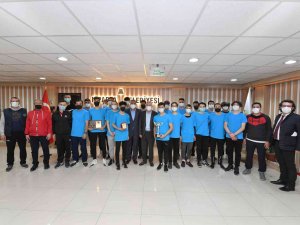 Başdeğirmen, 2’inci Lige Yükselen Şampiyon Hentbolcuları Kutladı