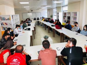 İ̇sa Yazıcı, Liseli Gençlerin Projelerini Dinledi