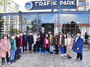 Öğrenciler Mektup Yazdı, Güder Geri Çevirmedi