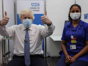 İ̇ngiltere Başbakanı Johnson 3’üncü Doz Aşısını Oldu