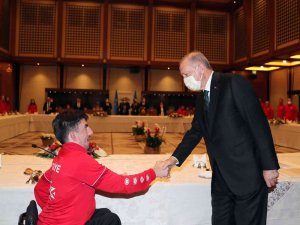 Cumhurbaşkanı Erdoğan, Milli Sporcuları Kabul Etti