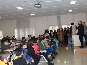 Dü’de ‘Hukukta Çocuk Hakları Ve Hukuk Alanında Kariyer Fırsatları’ Konferansı