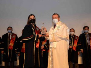 Başarılı Akademisyenlere Ödül