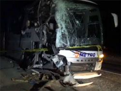 Otobüs, kamyona arkadan çarptı: 1 ölü 5 yaralı VİDEO İZLE