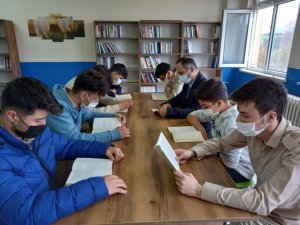 Lisede Kütüphane Açıldı