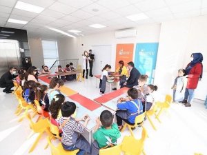 Pursaklar Belediyesi Nezaket Okulu’nda Toprak Sanatla Buluşuyor