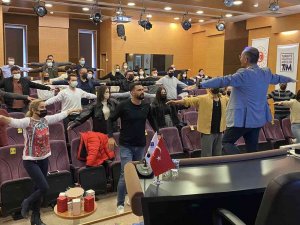 Deni̇b Akademi’den ‘Profesyonel Hayatta Etkili İ̇letişim Ve Beden Dili’ Eğitimi