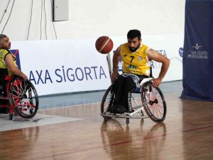 Engelleri Basketbol Oynayarak Aşıyorlar