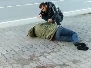 Otomobil Kaldırımda Yürüyen Yayalara Çarptı:3 Yaralı