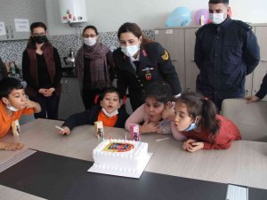 Jandarma Ekiplerinden Engelli Öğrencilere Ziyaret