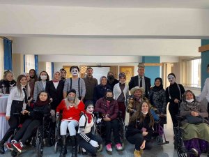 Lise Öğrencilerinden Engelliler İçin İyilik Hareketi