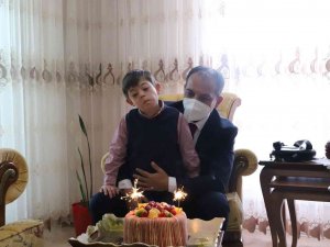 Milli Eğitim Müdüründen Engelli Öğrenciye Doğum Günü Süprizi