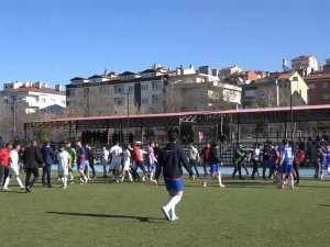 Futbol Maçında Gergin Anlar